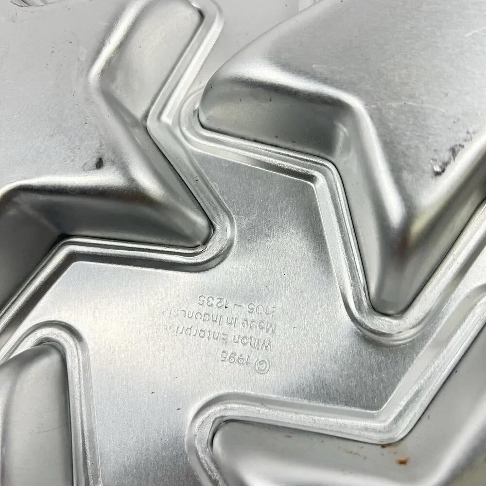 Lot of 2 Vintage Wilton Aluminum 6 Cavity Mini Star & Fluted Bundt Cake Pans